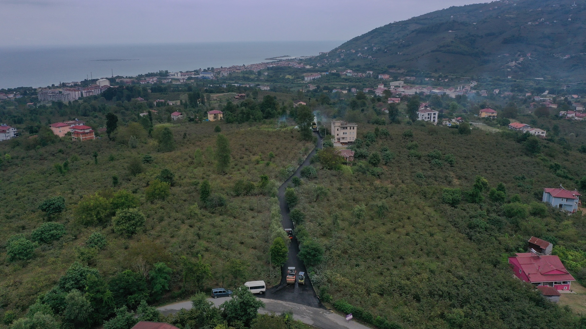 PERŞEMBE’NİN YOLLARINA SICAK ASFALT KONFORU